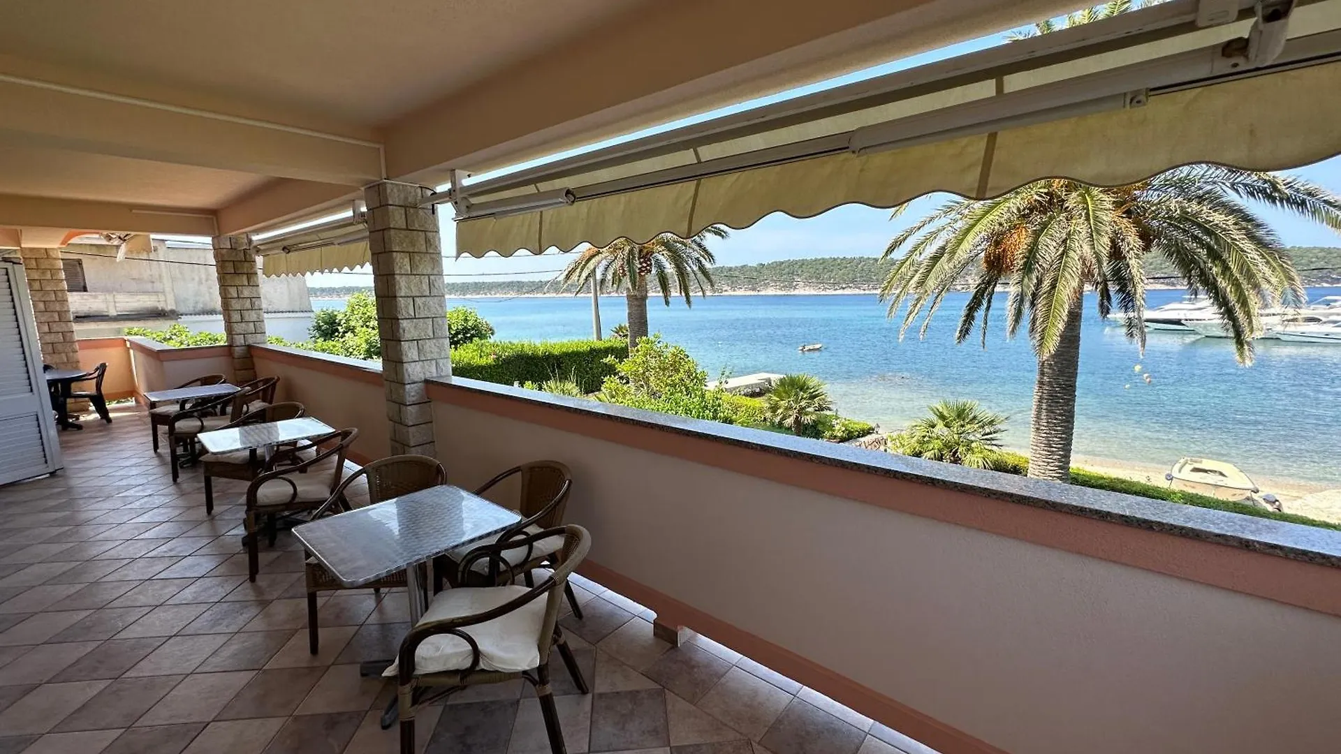 Apartment Apartmani Neda I Sime Rab Town Croatia