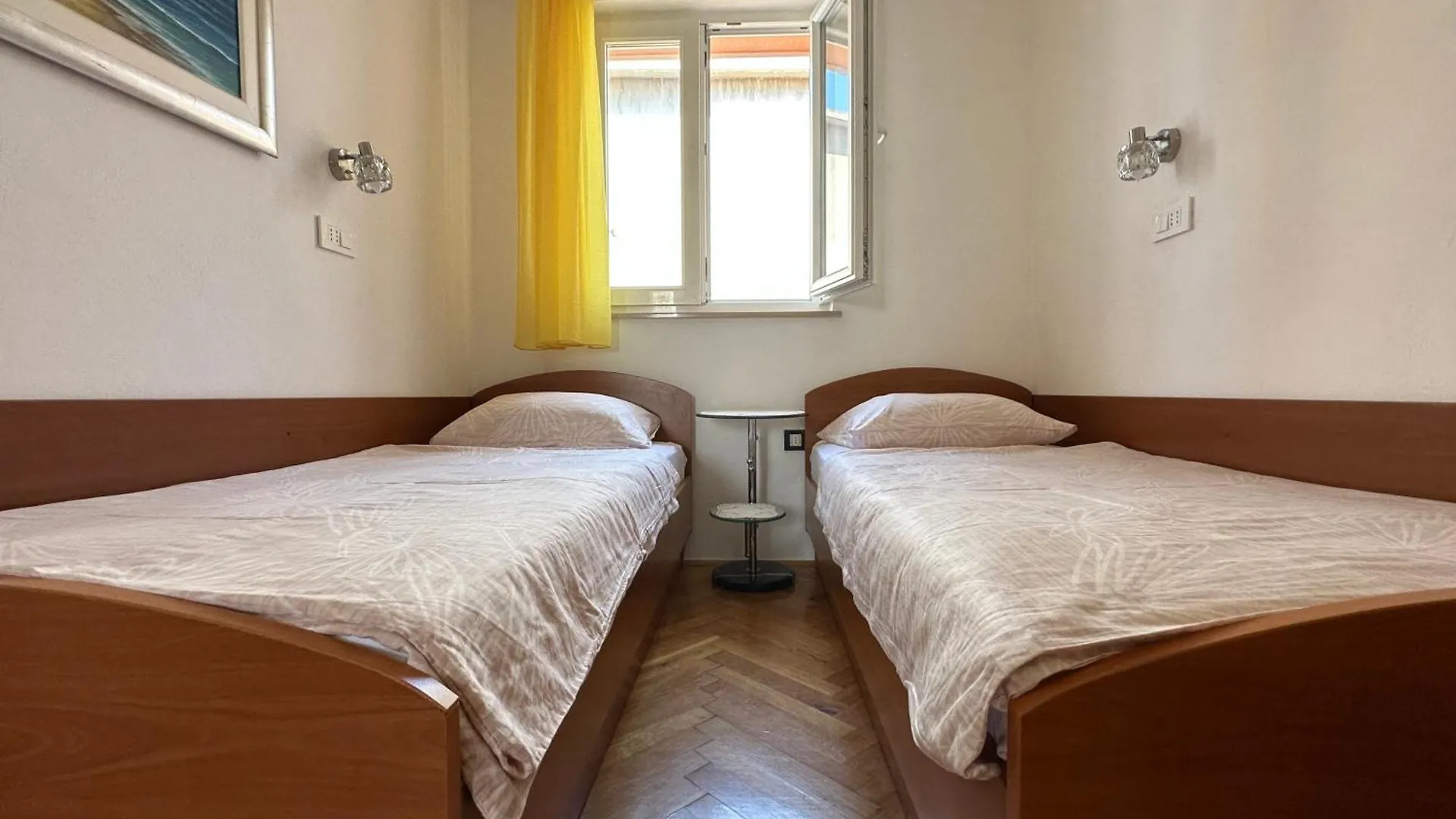 Apartmani Neda I Sime Rab Town 0*,