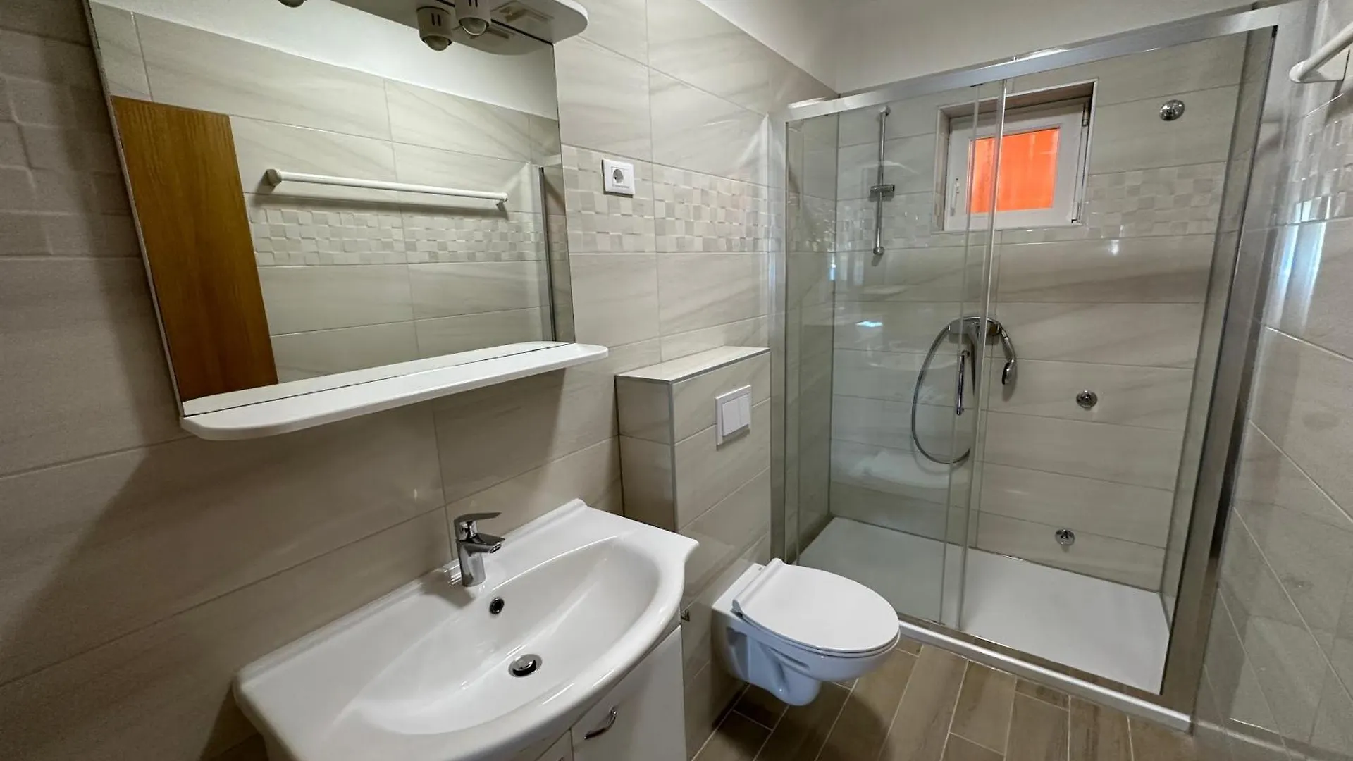 Apartmani Neda I Sime Rab Town