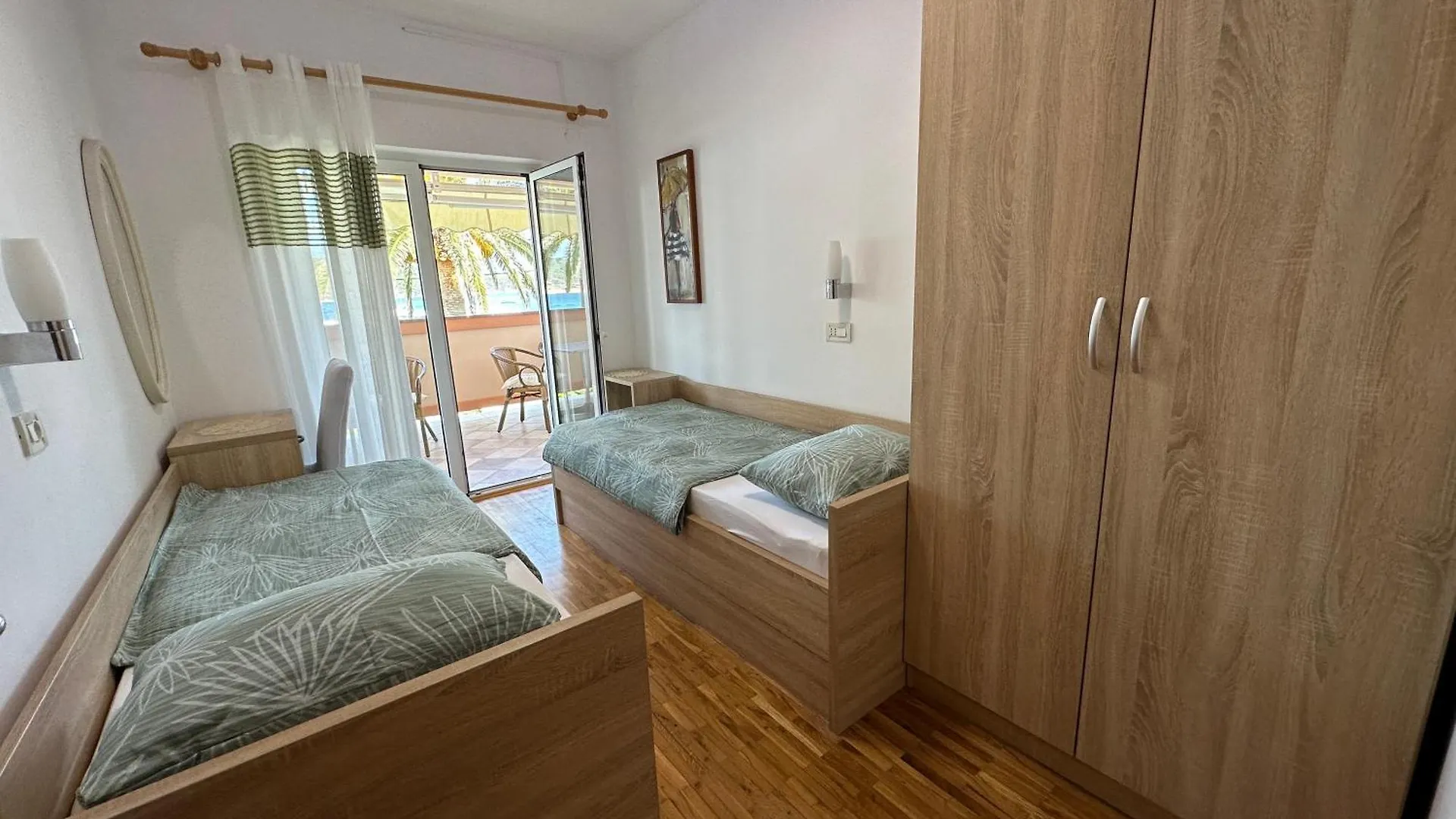 Apartment Apartmani Neda I Sime Rab Town